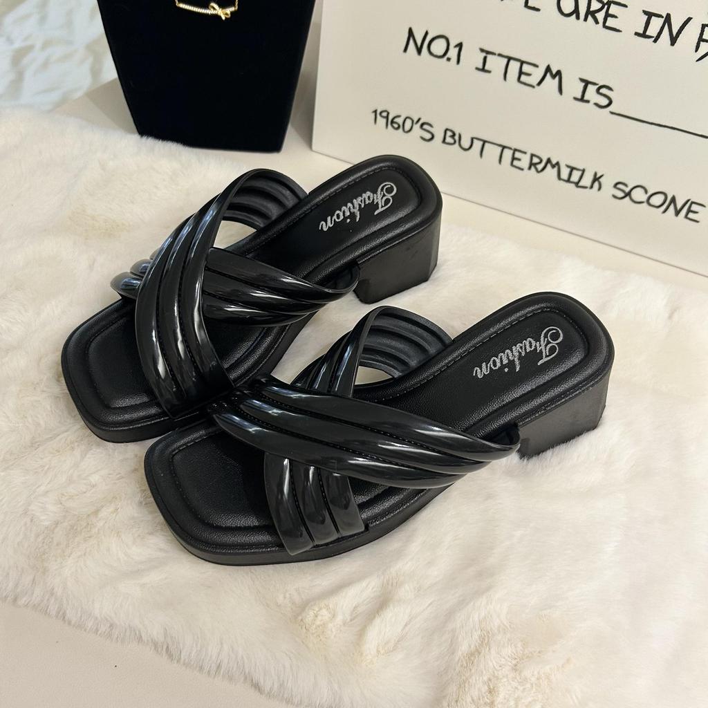 Southeast Asia Women’s Chunky Heel Summer Sandals: Versatile Outdoor Beachwear