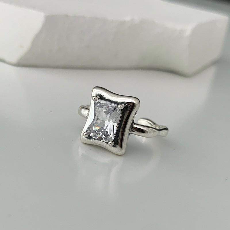 Silver 925 Trendsetting Adjustable Ring For Women Featuring Beautiful Pearl And Stylish Geometric Design
