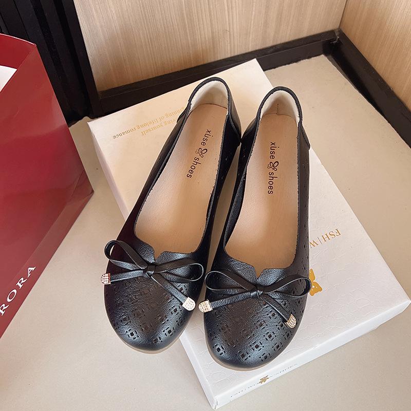 Soft sole soft surface shallow mouth hollow fashion flat-soled single shoes 2025 new comfortable one-pedal single shoes