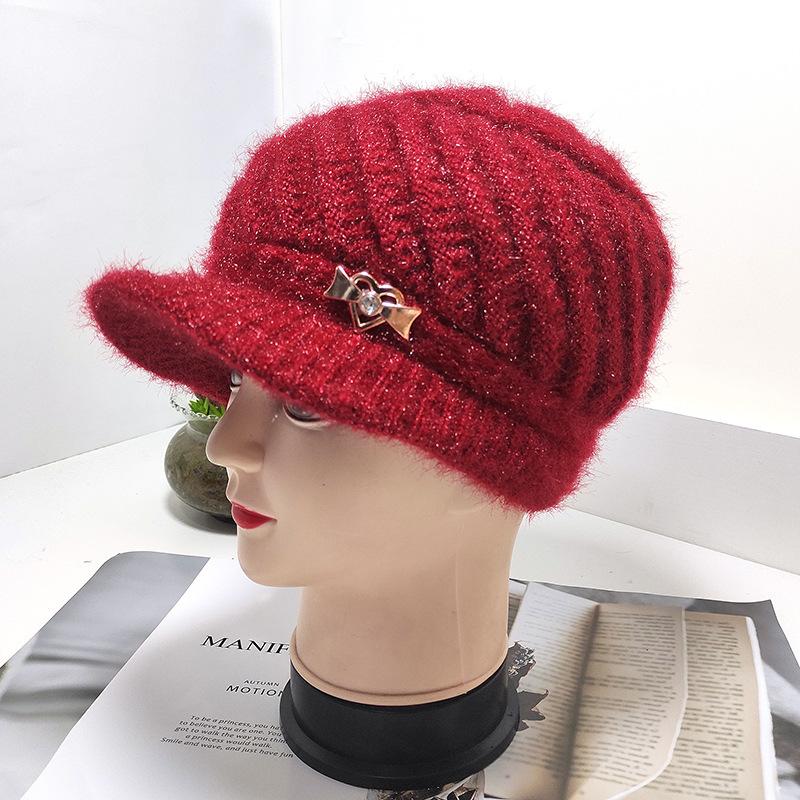 

Middle-aged and elderly women s winter thickened woolen hats for mothers Knitted hat for keeping warm and protecting from the cold while cycling in Average Size красный
