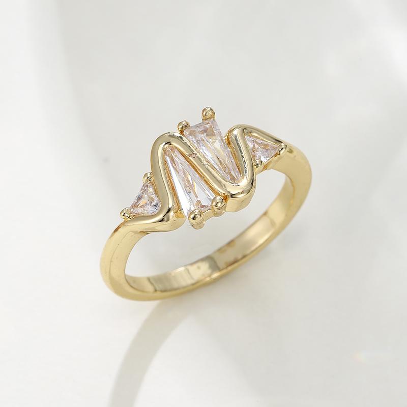 Chic Luxury Wavy Multi-cut Zirconia Gold Color Women's Rings Engagement Rings for Women Lady Party Bridal Jewelry AccessoriesGood product
