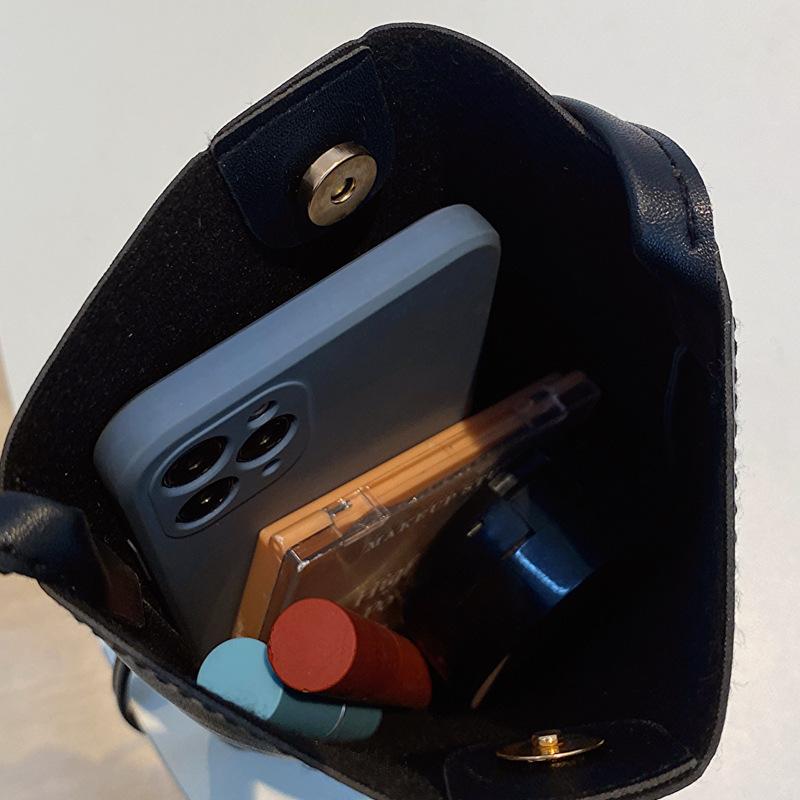 Korean Literary Small Shoulder Bag Casual Retro Solid Color Vertical Mobile Phone Bag Simple Soft Leather Shoulder Bag Wholesale