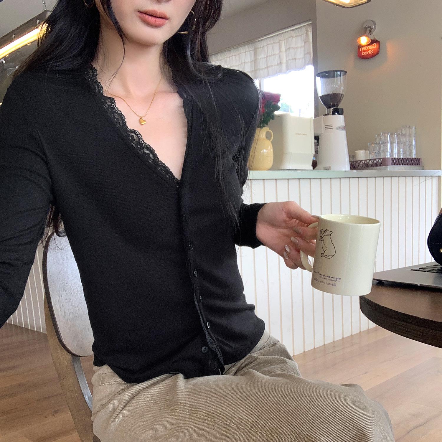 

Elegant V-Neck Korean Style Knit Cardigan with Lace Trim for Women, Slimming Autumn Long-Sleeve Top Large