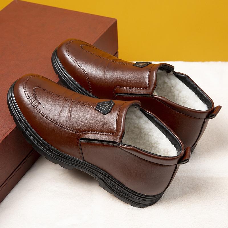 Winter new men's shoes warm casual soft sole comfortable non-slip men's fleece thickened versatile medium and old shoes