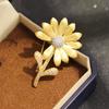 New Korean Version of Stone-inlaid Gold Brushed Craftsmanship Daisy Brooch Temperament Niche Bouquet Pin Coat Accessories Men and Women