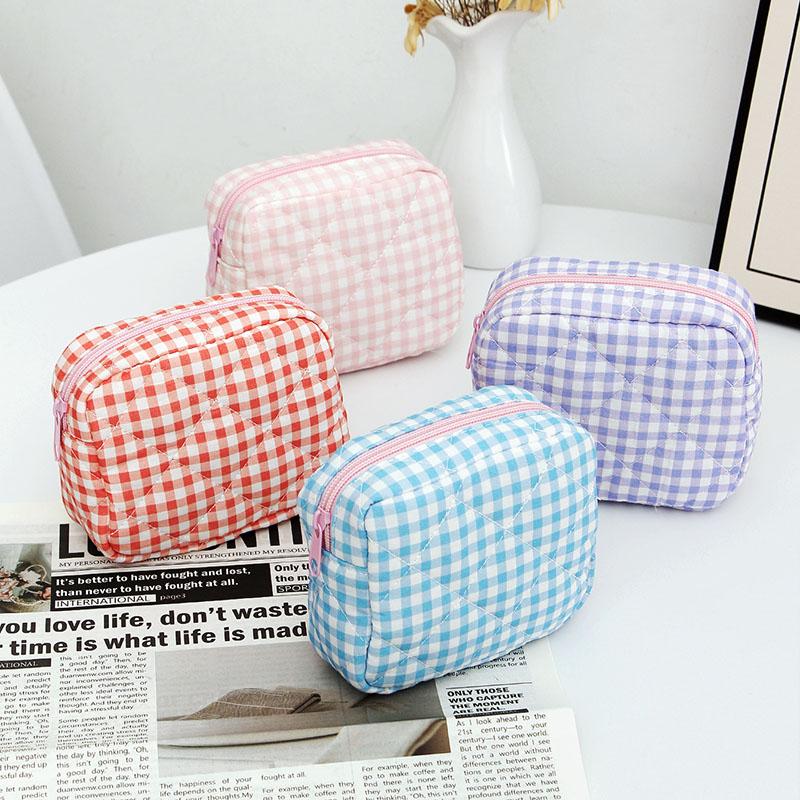

1pcs Color Random Fresh Plaid Makeup Bag Cute Girl Travel Wash Listick Toiletry Bag Summer Hand Storage Cosmetic Bag Case