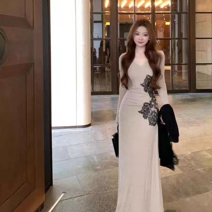 Elegant V-Neck Lace Patchwork Slimming Bodycon Dress - Long Sleeve for Women, Perfect for Spring/Autumn Small
