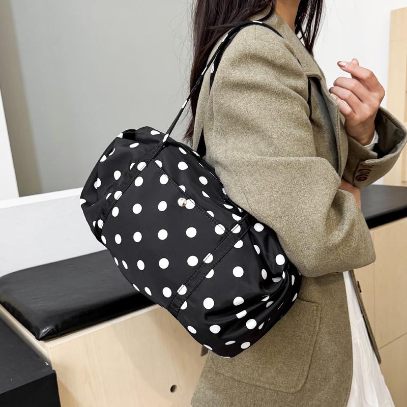 Polyester Dots Large Capacity Casual Tote Autumn/winter New Travel 2026 Fashi Bags for Women Portable Commuting Shoulder Bag