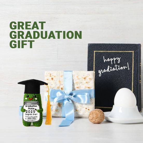 Yousheng Crochet Graduation Pickle with Tassels Positive Card Handmade Knitting 2025 Graduates Cucumber Doll Stress Relief Toy Desktop Decoration