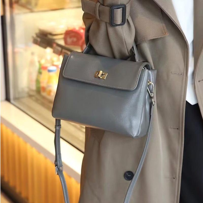 Nischendesign Damen Tasche Frühling und Sommer Neu Vielseitige Lederhandtasche Große Kapazität Doppellagige Tasche Schultertasche