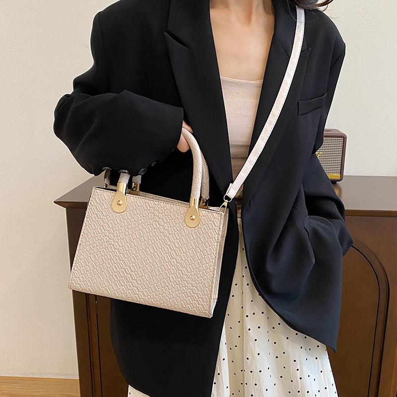 Fashionable Pu Leather Small Handbag For Women Stylish Trendy Spring 2024 Crossbody Bag For Daily Use