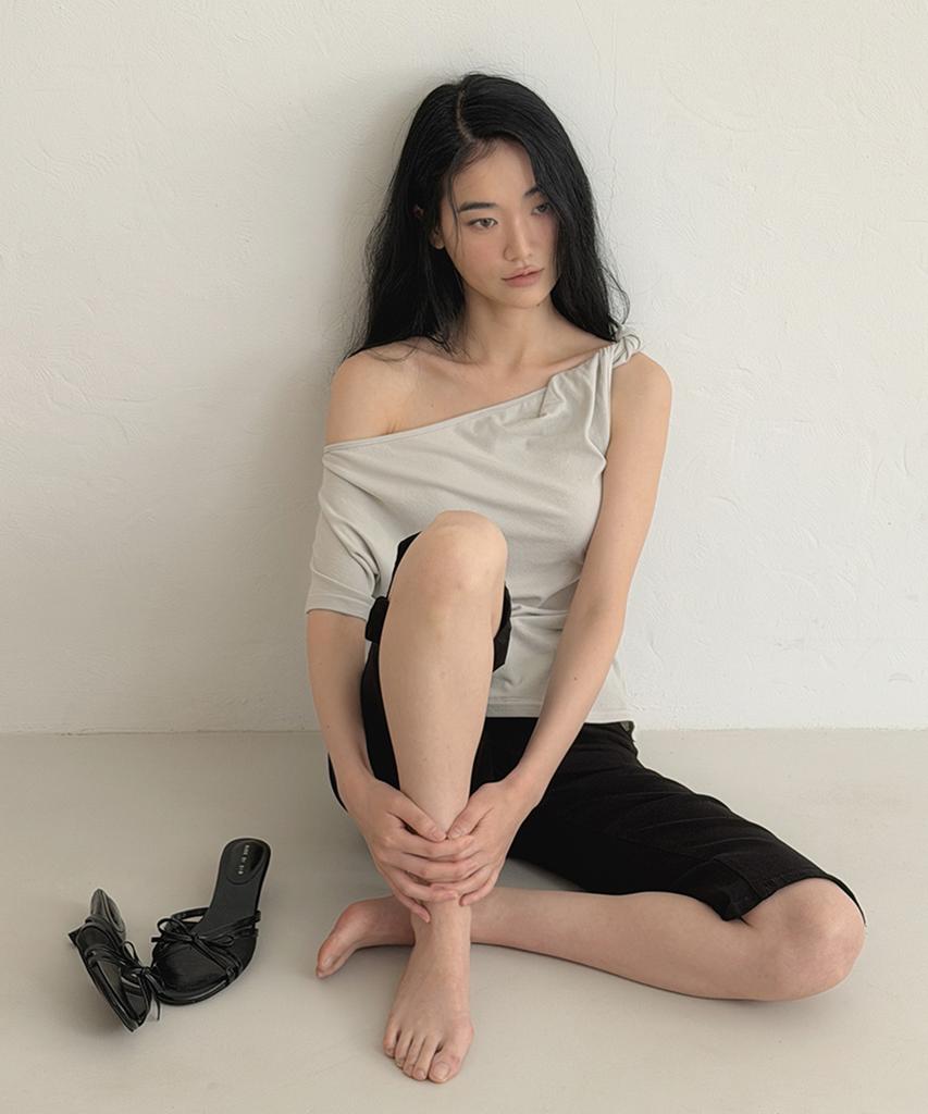 Seuteulaipeumagalin Drape Shirring One-Shoulder Slim Short Sleeve Light Gray