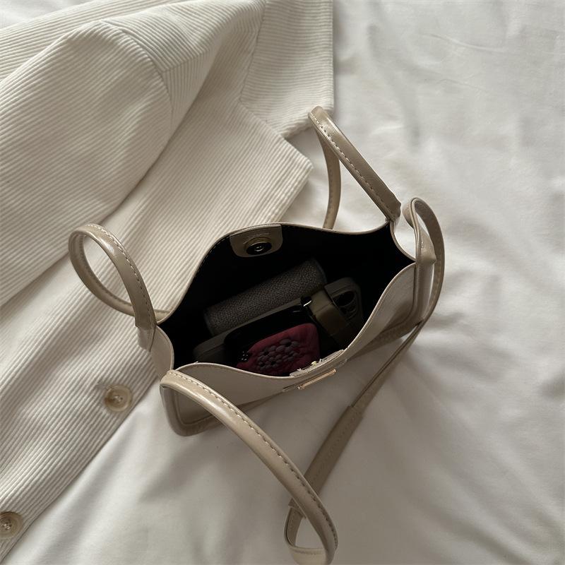 Fashion Trend Versatile Underarm Bag Women's New Simple Casual Small Square Bag Texture Niche Messenger Bag