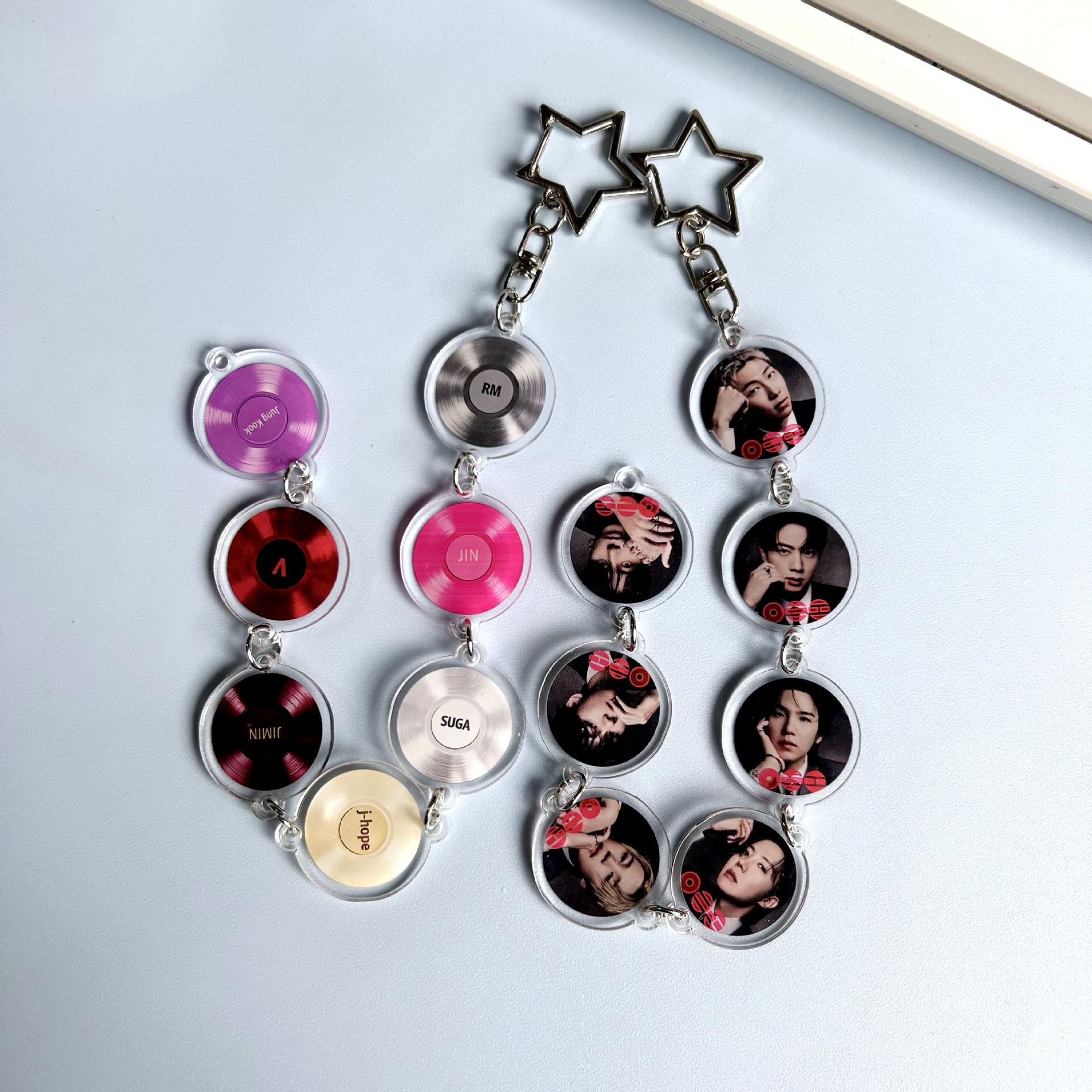 

2pcs BTS Mini Vinyl CD Chain Keychain, Bangtan Boys Member Photo Acrylic Charm with Star Clasp, Kpop ARMY Fans Bag Accessory 2pcs