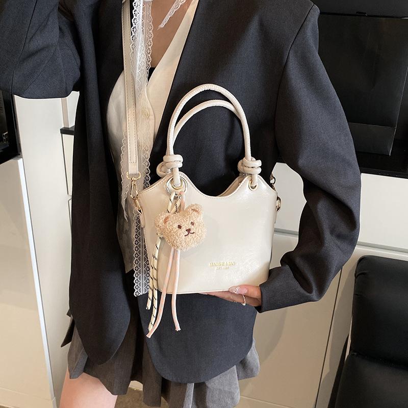 

Fashion new simple popular small bag women s spring and summer versatile fashion messenger bag casual portable bucket bag Single Pack
