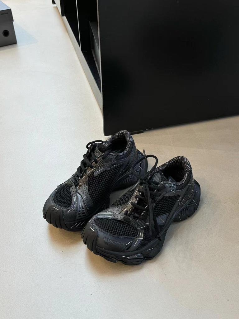 Adidași groși de tată cu capsă, stil stație europeană, toamnă, retro, vechi, lustruiți, cu talpă groasă, respirabili, cu plasă