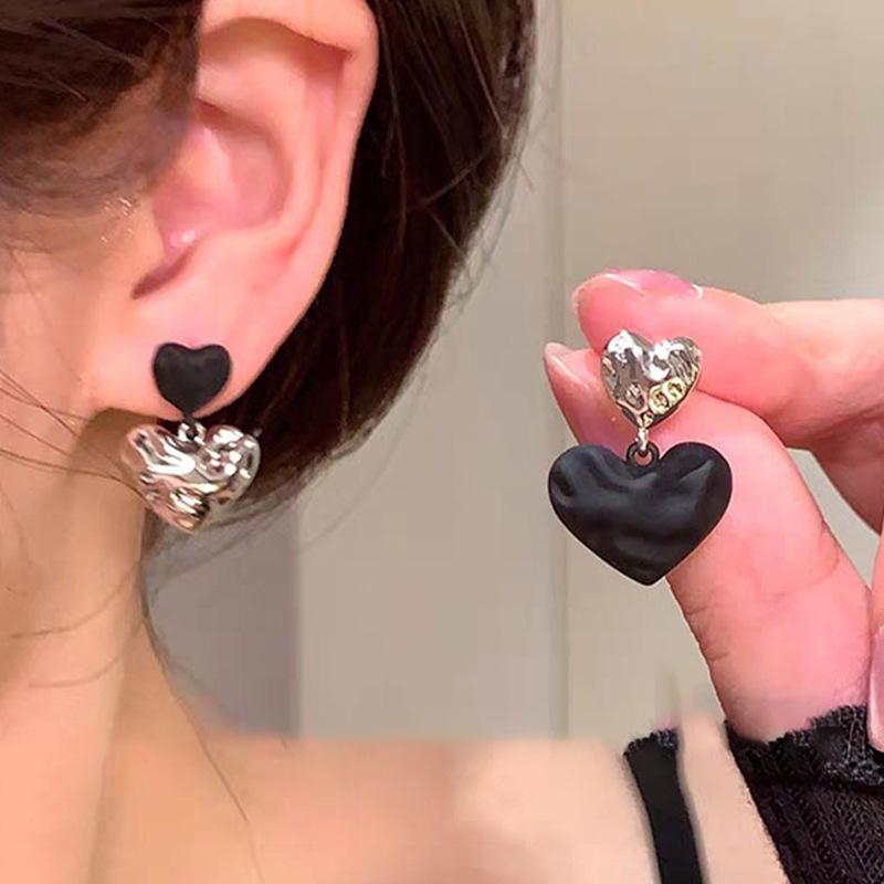 Pleated love asymmetrical pendant earrings niche temperament light luxury stud earrings high sense simple personalized earrings