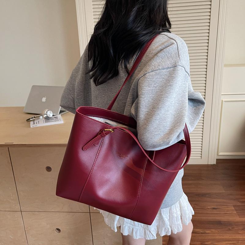 

Retro casual tote bag women 2025 new commuter shoulder bag simple large capacity armpit bag 36*10*26 бордовый