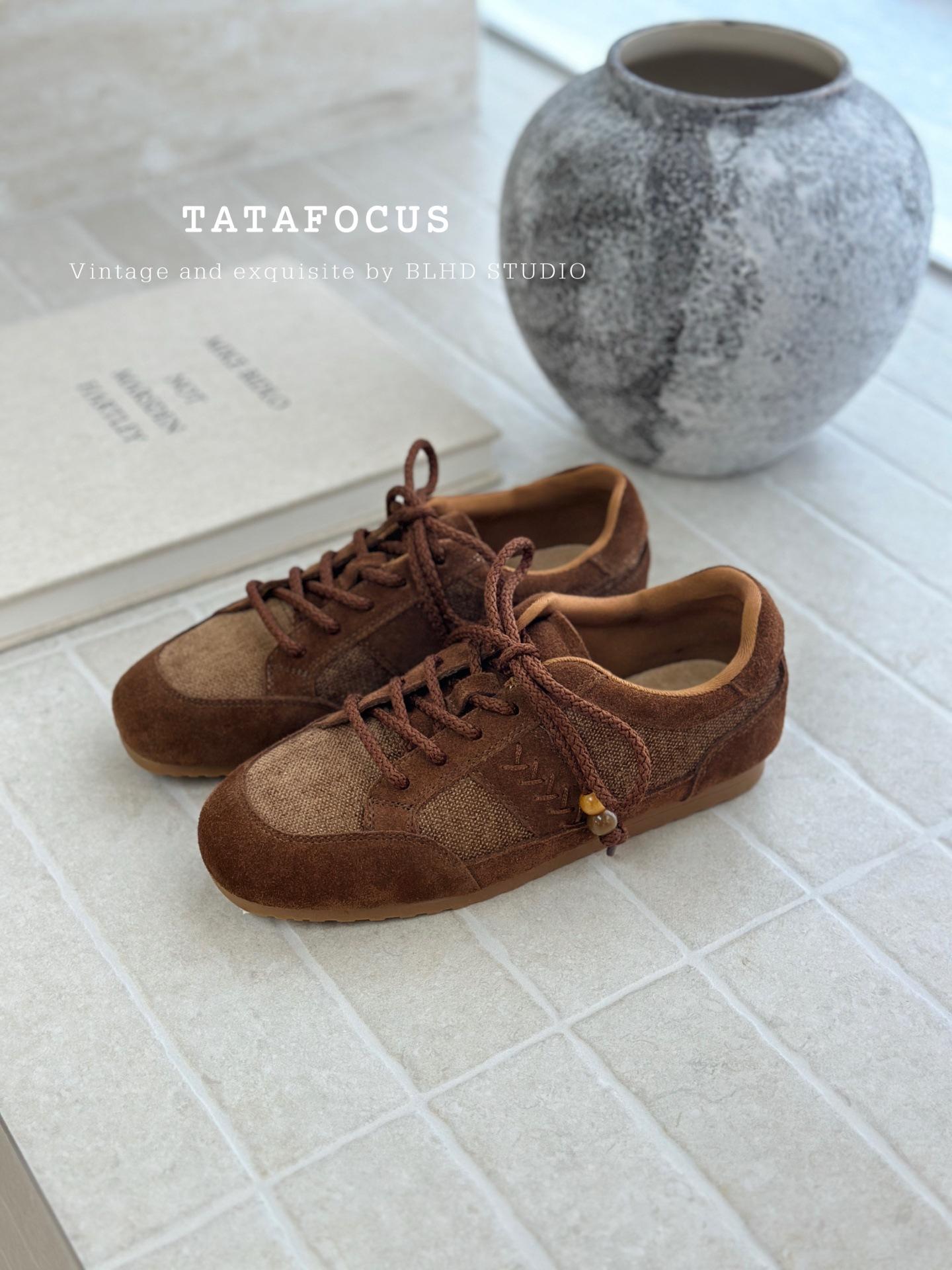 

2025 осень новая ретро анти-велюровая коровья кожа в сочетании с хлопком и льном маленькие немецкие тренировочные универсальные удобные повседневные модные женские туфли 35