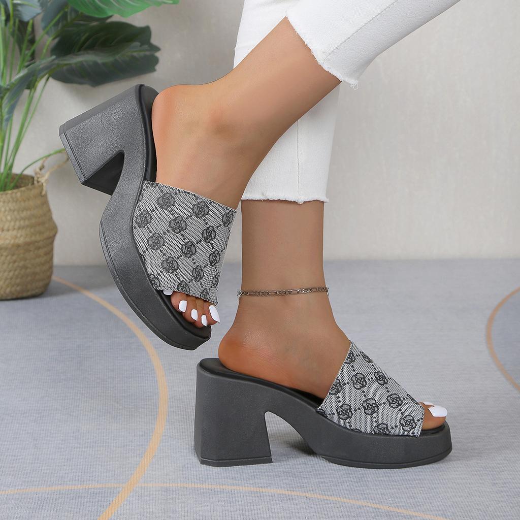 Grenzüberschreitende Übergröße Sommer neue Sandalen Damen Keilabsatz Dicksohlige Coole Hausschuhe Wasserdicht Ultrahoher Absatz Plateau Dickabsatz Damen Schuhe
