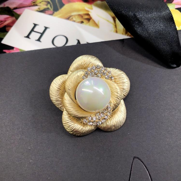 Fashion temperament dumb gold brooch corsage women's suit jacket sweater coat pin crystal high-end accessories