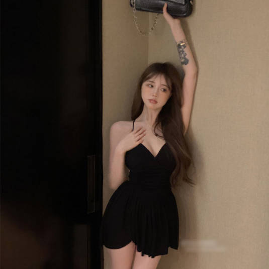 Sexy hollowed-out straps split-ended short little black dress children's socialite temperament slim-fitting suspender backless pleated dress