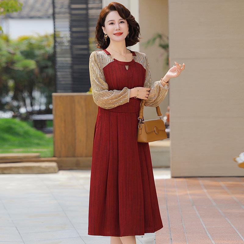 

Элегантное платье пэчворк, стройнящее фигуру, для лета 2025 – Омолаживающий дизайн средней длины для женщин 4XL (133-143 jin)