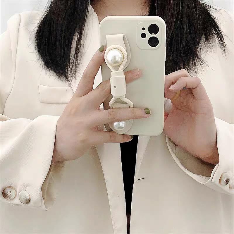Pearl Wristband Mobile Phone Case Is Suitable For Iphone16 All-Inclusive Anti-Drop Apple 15 Solid Color 14 Matte 8Plus Soft X
