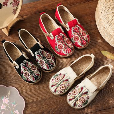 Scarpe Etniche Casual Scarpa 2026 Autunno Nuova Scarpa Ricamata Traspirante Punta Tonda Scarpa Sportiva Scarpa Hanfu Scarpa Donna Scarpe Piatte Scarpa