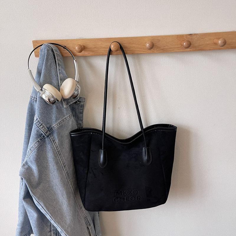 

2025 fashion casual personality large capacity shoulder bag autumn and winter new bag niche design women s tote bag without pendant