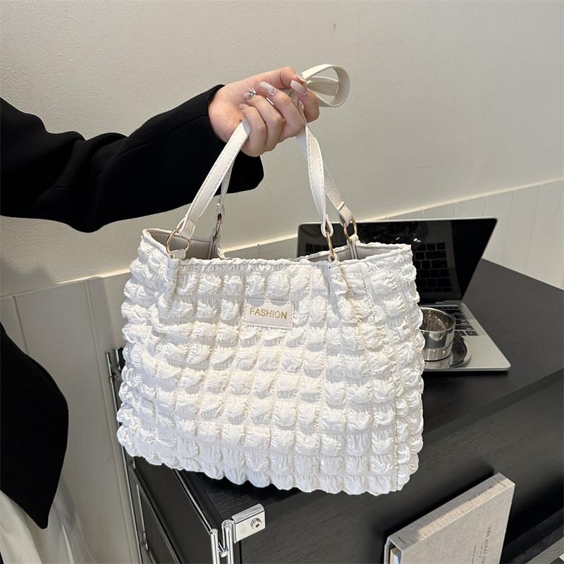 Versatile And Spacious Women's Tote Bag With Soft Medium Structure Perfect For Daily Wear