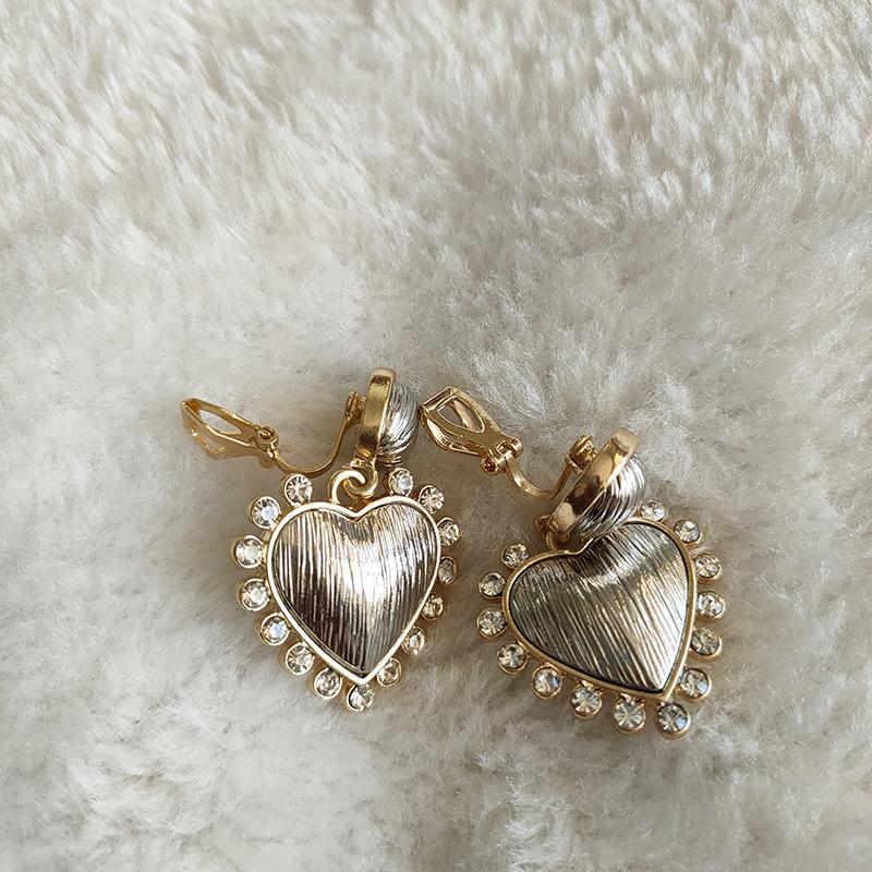 Korean Retro Heart Earrings with Inlaid Diamonds, Peach Heart Design, Silver Needle.