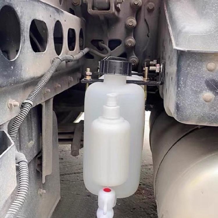Convenient Outdoor Hand Washing Solution Water Tank For Truckers 9L Portable Tank With Easy Installation For Cleanliness