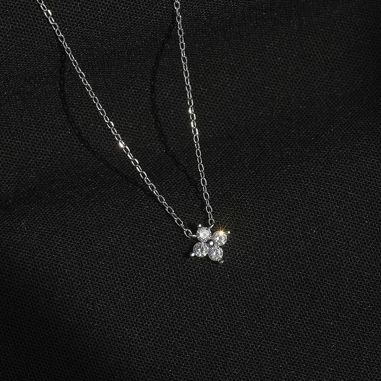Light Luxury Old Money Style Four Leaf Clover Necklace for Women, Popular and Versatile Fashion Necklace