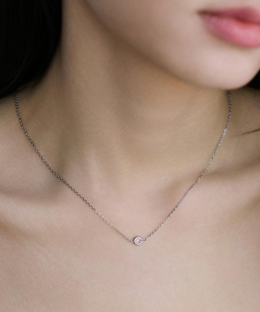Merrymotive Simple Clear Glass Point Necklace