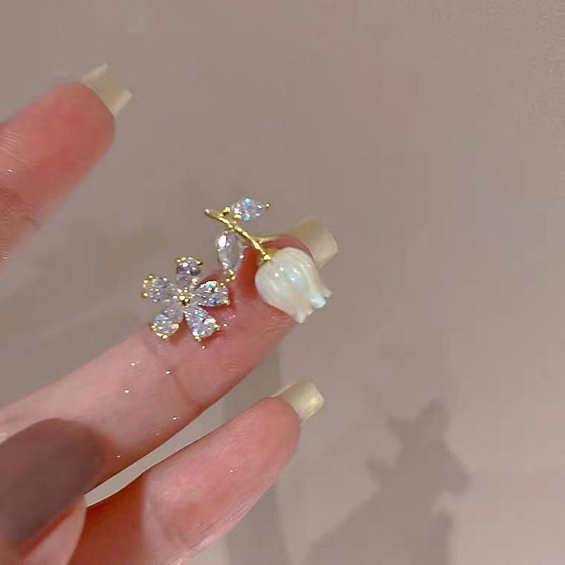 Fashion light luxury high-end stud earrings small fresh flower series earrings sweet and exquisite niche versatile daily earrings