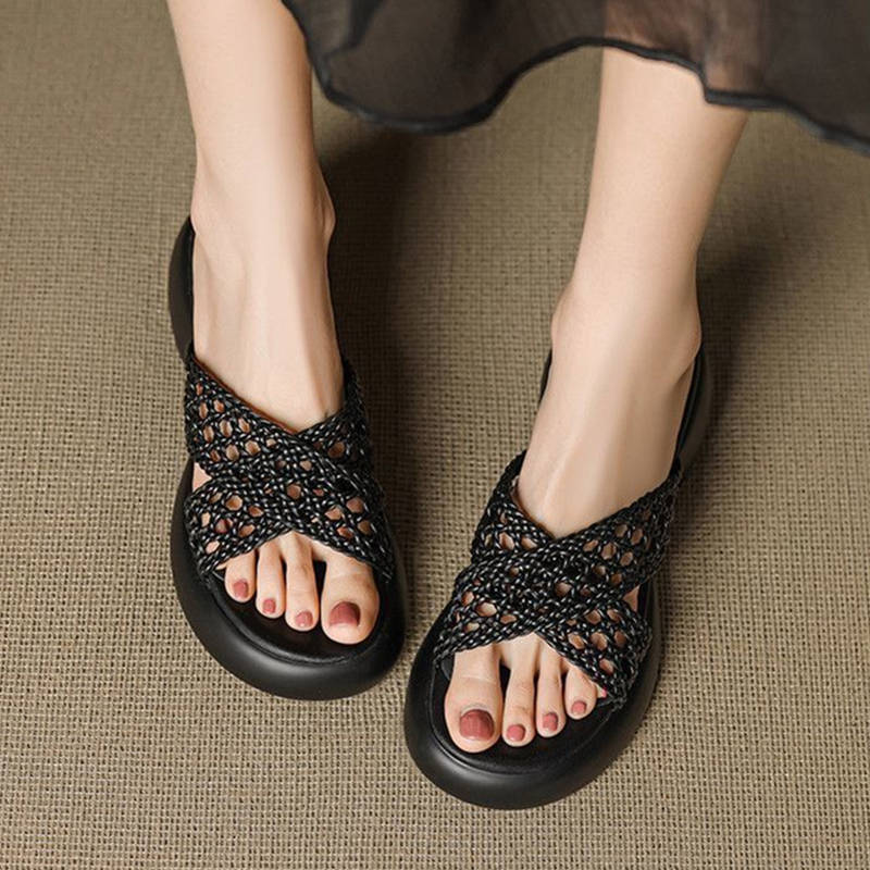 Retro woven hollow cool slippers women's summer wear 2025 new fashionable versatile breathable thick heel one-word drag