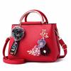 Fashi Casual Luxury Design Lady Artificial Flower Shoulder Messenger Bag Trend Wild Natural Soft Leather Handbag