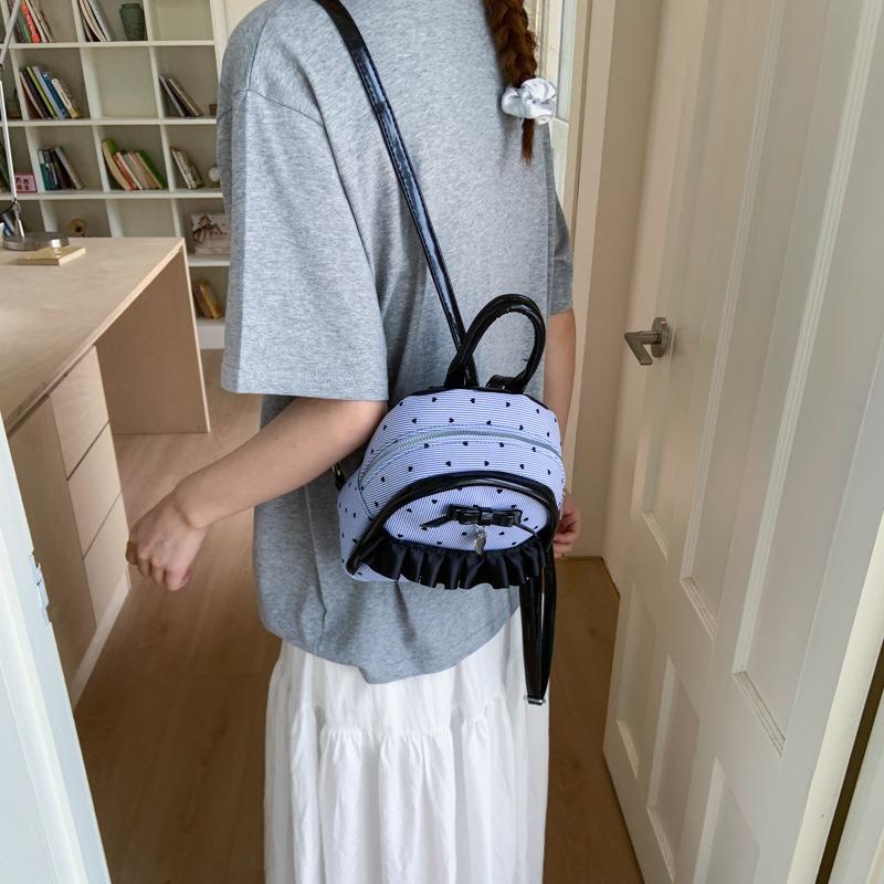 New college student schoolbag female junior high school student fashion polka dot backpack simple large capacity class commuter back