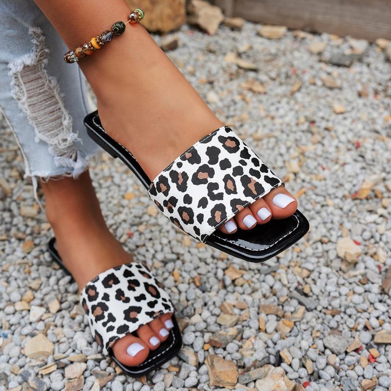 Large size 36-43 leopard print flat-bottomed slippers for women, the new sandals are worn outside.