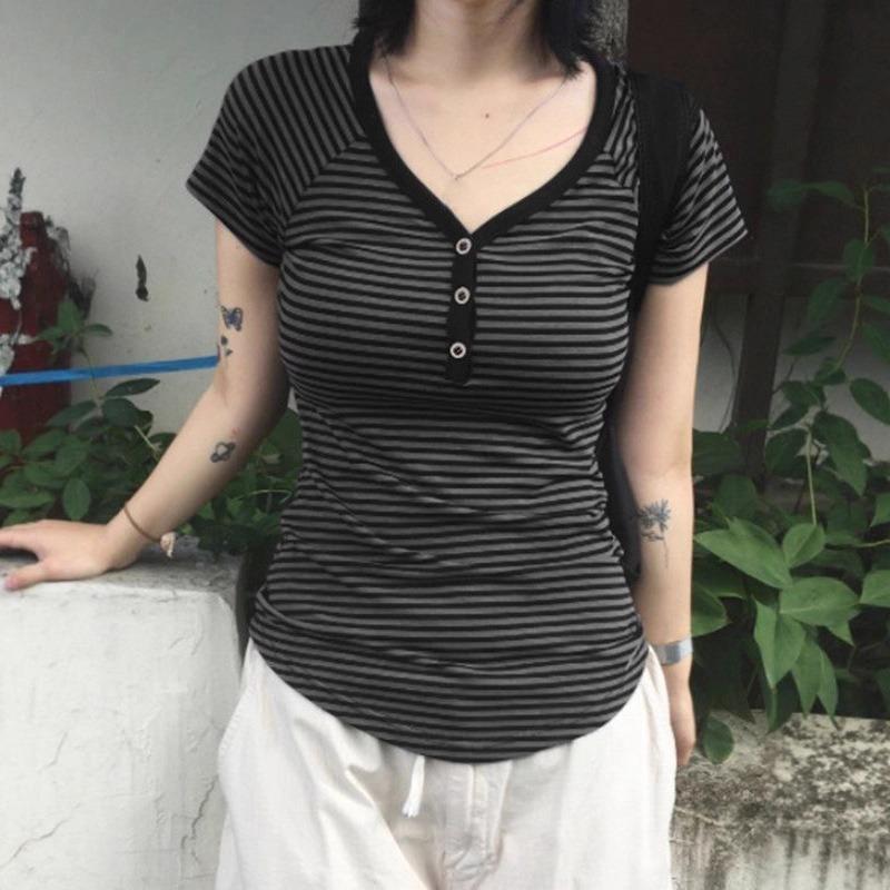 Neues kurzärmeliges gestreiftes T-Shirt Retro V-Ausschnitt Slim Fit Lässige Sommerbluse Mode Elegant Einfache Basic T-Shirts Hemden Knöpfe Einfache Kleidung