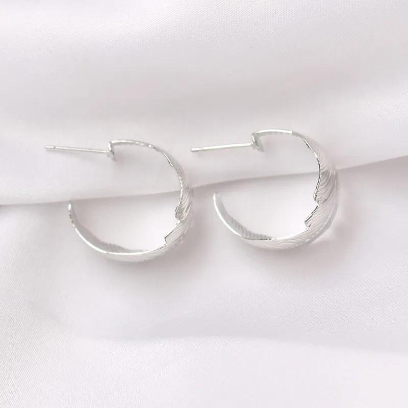 Metal Feather Women's Stud Earrings Gold Color C-shaped Earrings for Female Unusual Earrings Bijoux Femme Fashion Jewelry
