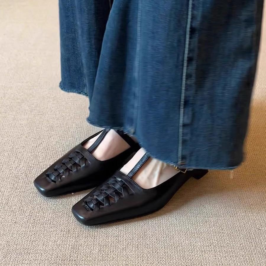 In the Summer of 2025, the New 3.5cm Retro Woven Square Head Muller Shoes Are Versatile T-shaped with a Bag Head and Wear Cool Slippers Outside.