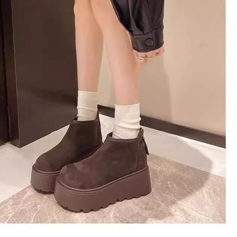 

Европейские нескользящие теплые зимние сапоги женские 2025 осень и зима новые на высокой 7-сантиметровой толстой подошве модные универсальные с темпераментом короткие сапоги 40