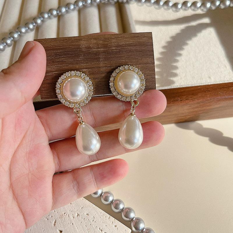 Pearl Earrings Women's High-end Earrings Ear Jewelry High-end Stud Earrings Niche Design Light Luxury