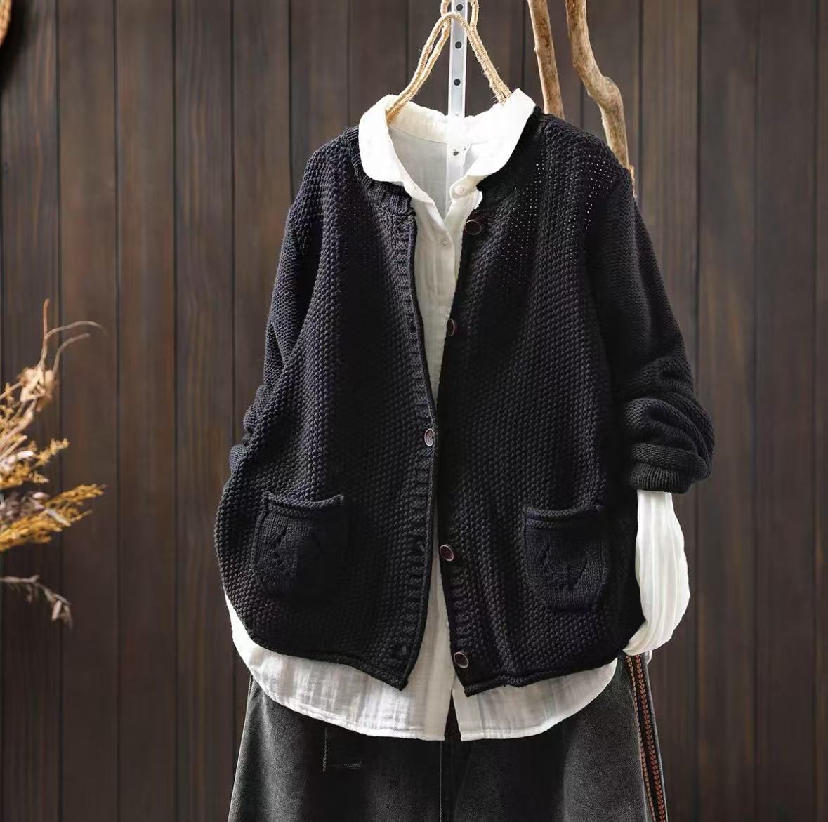 

Johnature Women Vintage Knitted Sweaters Autumn Solid Color Button Patchwork Pockets Female Casual Sweaters One Size чорний