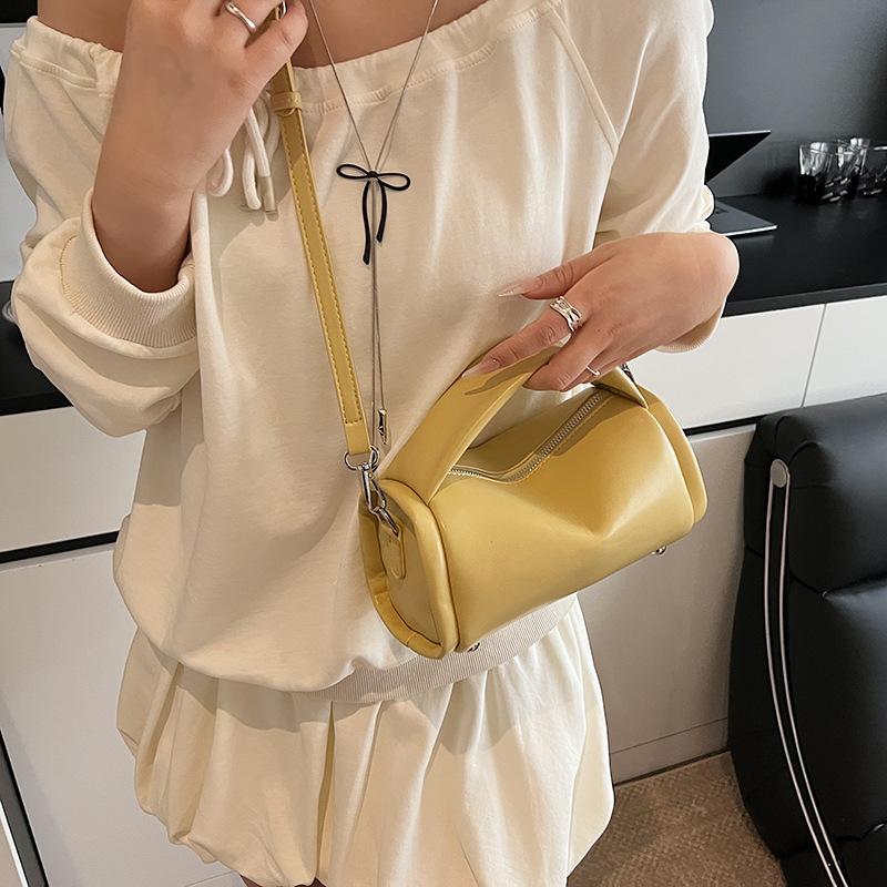 Temperament Simple Handbag Women's 2025 New Fresh and Casual Niche Single Shoulder Fashion Commuter Messenger Small Square Bag