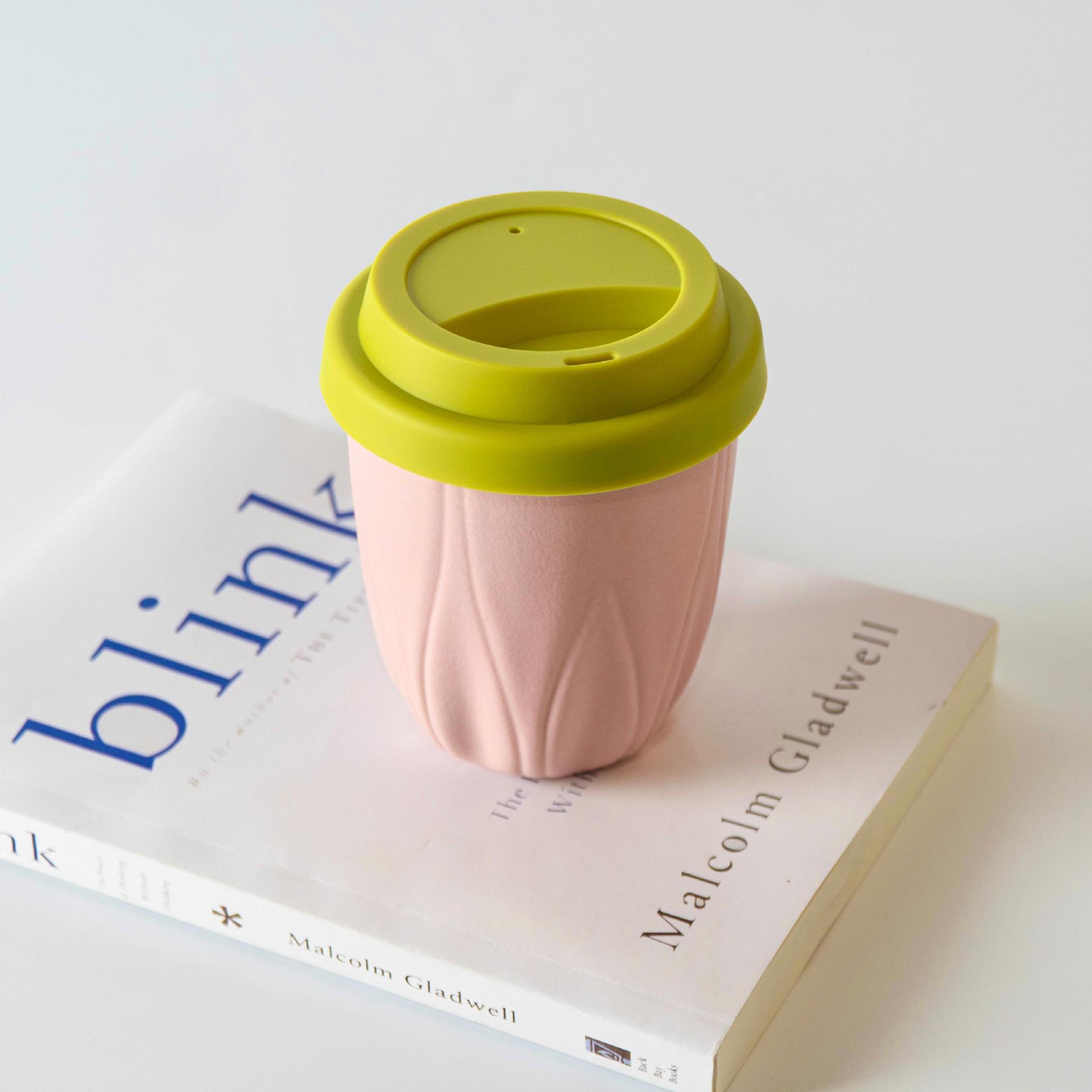 Simple and stylish ceramic coffee cup with silicone lid for travel