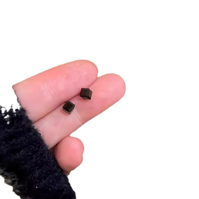 Small Square Earrings - Unique Design, Elegant and Refined, Suitable for All Occasions.