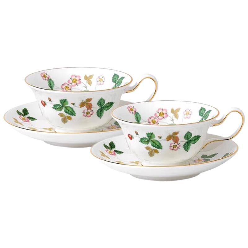 

Wedgwood Wild Strawberry 4-Cup & Saucer Bone China Set